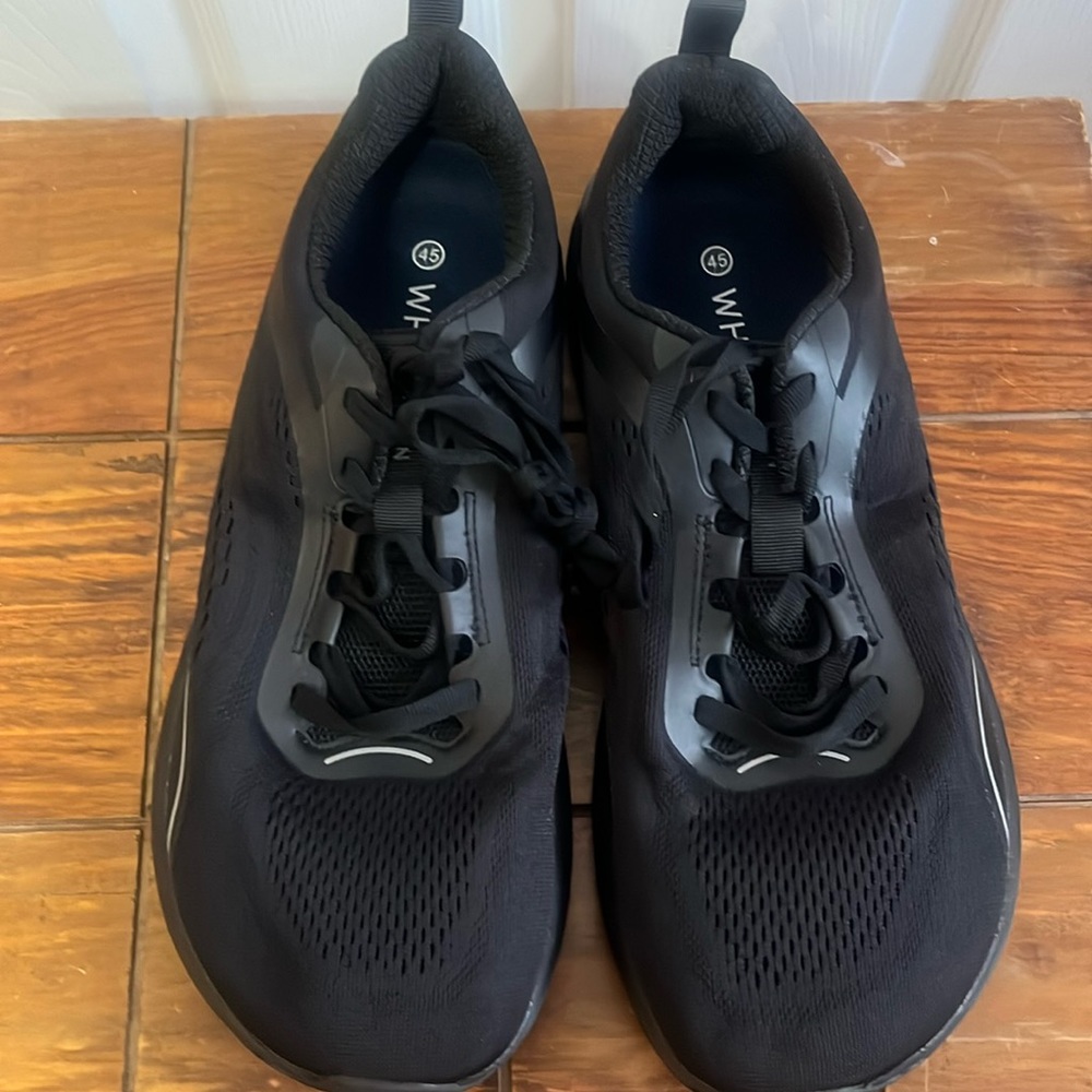 Whitin minimalist big toe sneakers